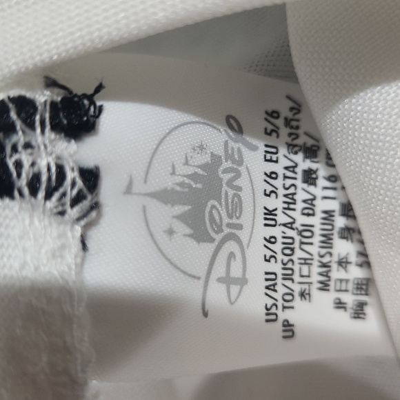 Beautiful DIsney Encanto " MIrabel" youth costume with accessories - Picture 4 of 8